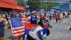 LUDNICA PRED SPEKTAKL Srbi i Amerikanci zajedno navijaju u Parizu, šou može da počne (VIDEO)