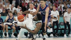 NA IVICI TUČE Lebron krenuo na Petruševa, čitav srpski tim skočio na njega, ovako se brani ekipa! (VIDEO)
