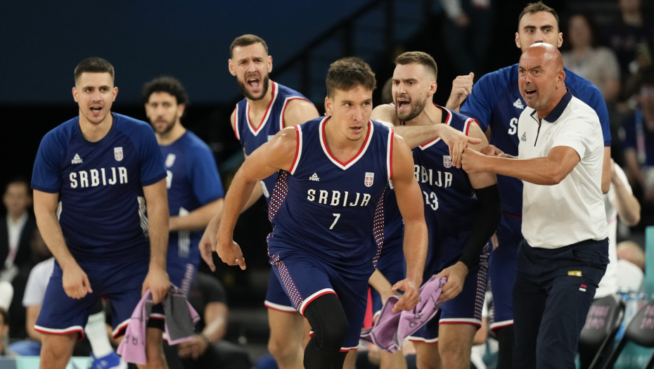 VOLI GA CELA NACIJA, A ON NE MOŽE BEZ SVOJE PORODICE! Ova lepotica je sestra Bogdana Bogdanovića, nikada se ne eksponira, a veoma su bliski