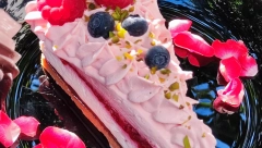 TORTA OD BOROVNICA OSVEŽIĆE VAS U TOPLIM DANIMA Ovo je recept za jednostavnu i preukusnu ledenu poslasticu