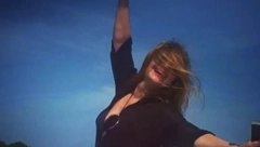 GLUMICA (71) POKAZALA GOLU IZVAJANU ZADNJICU Slikala se na jahti u vrelom izdanju, od ovoga zastaje dah