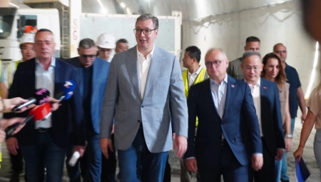 IZGLEDA ČUDESNO Vučić ne krije zadovoljstvo: Ovo će biti najduži tunel u celoj Srbiji! (FOTO)