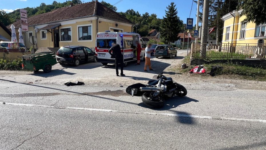 MOTOCIKLISTA (16) HITNO PREBAČEN U DEČIJU BOLNICU Udes u Novom Sadu
