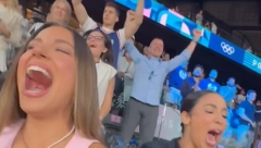 OVAKO SE SLAVI POBEDA NAŠIH KOŠARKAŠA U PARIZU Pevačica pokazala deo atmosfere u Areni, vrišti od sreće!