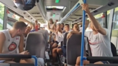 SLAVLJE SRPSKIH KOŠARKAŠA OČARALO CEO SVET Jokić i drugovi pevali čuveni hit u Pešićevu čast, sada se oglasila i slavna pevačica (VIDEO)