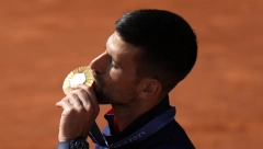 ZAŠTO GRIZU MEDALJE? Neobičan običaj najuspešnijih sportista na Olimpisjkim igrama izaziva pažnju, ali i dilemu