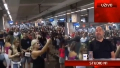 UREDNIK LISTA "DANAS" ISMEJAO BLOKADU PROKOPA Prethodne blokade su im propale, ali sad barem može Topalko da im peva! (VIDEO)
