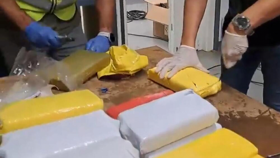 NOVI UDARAC ZA BALKANSKI KARTEL Zaplenjeno 289 kila kokaina, ronioci izvlačili pakete (VIDEO)