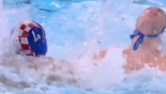 PRLJAVO DO KOSKE Hrvat namerno udario našeg kapiten u glavu (VIDEO)