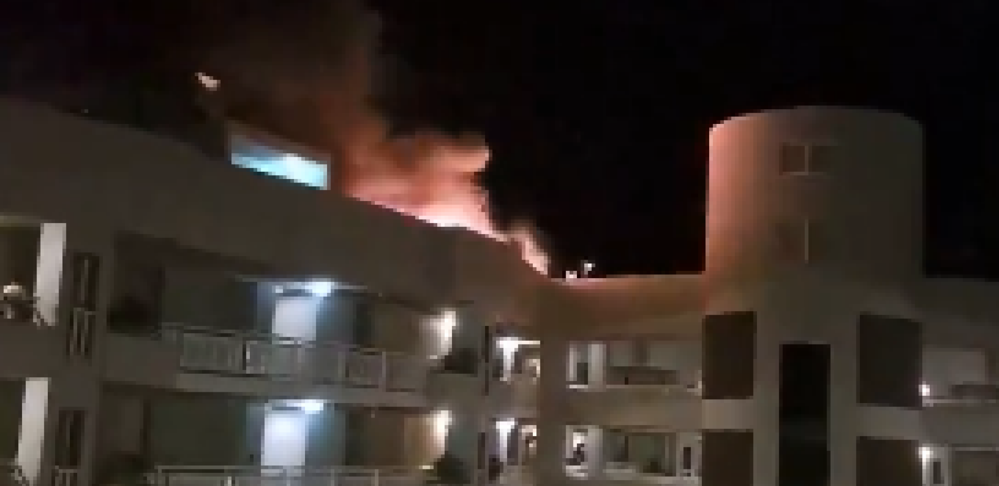 "ZVUČALO JE KAO BOMBA, PRIZOR JE ZASTRAŠUJUĆ" Pao helikopter na krov hotela u Australiji (VIDEO)