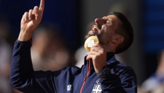 MLAD ČOVEK, STAR IGRAČ Novak Đoković se kladio sa prijateljm, evo o čemu je reč