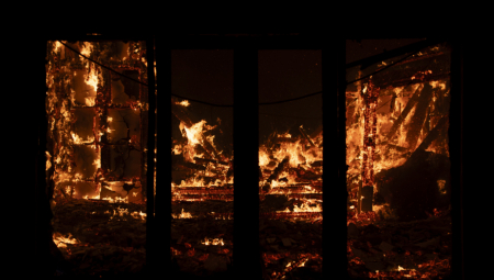 BUKTINJA U GRČKOM NASELJU, VATRA DOŠLA DO KUĆA Stanovništvu stiglo HITNO upozorenje