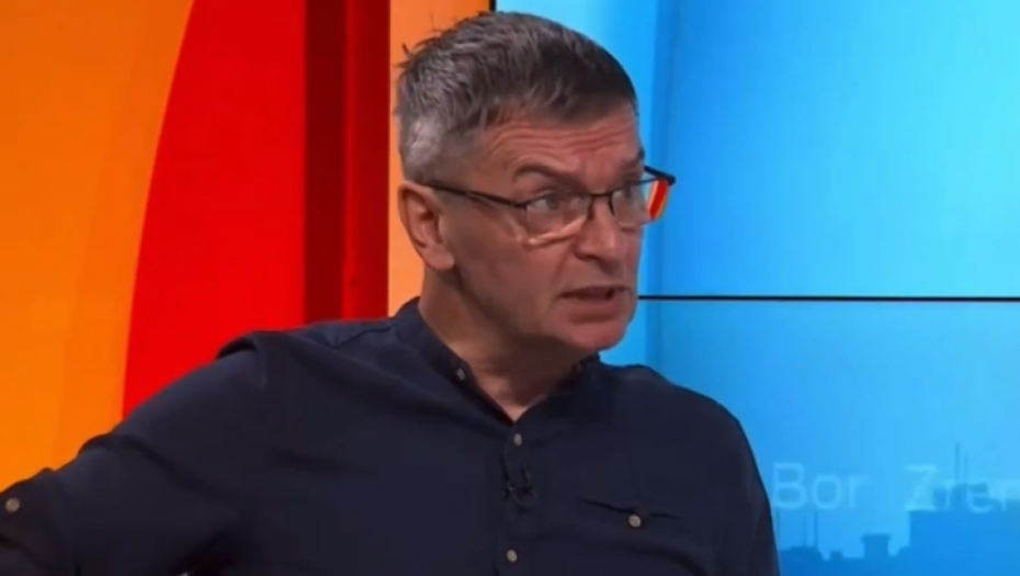 BESNI ŠOLAK NASTAVLJA DA VREĐA PREDSEDNIKA I NAROD! DOVEO ĆUTU NA TELEVIZIJU DA GOVORI GADOSTI Vučić je za lečenje, Srbija je ludnica! (VIDEO)