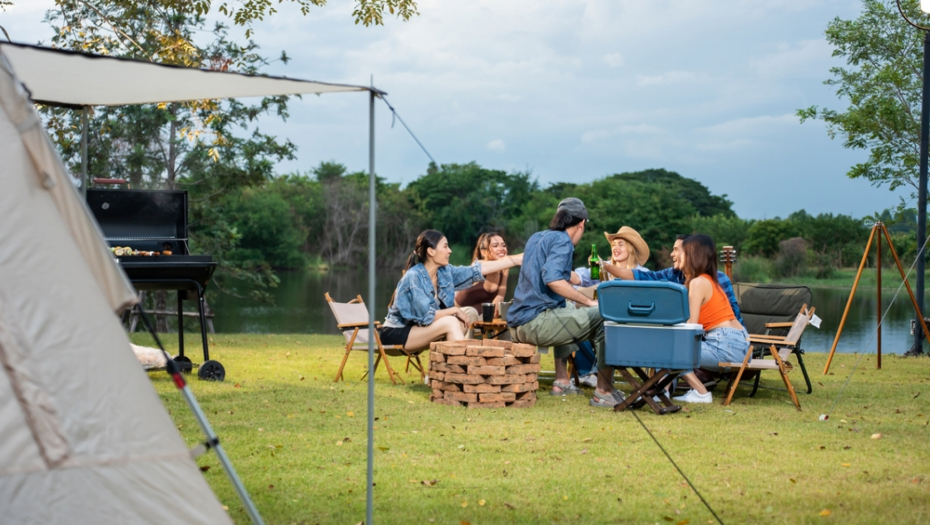 KAMPERI SPREMILI ŠATORE ZA SPAVANJE, NE SLUTEĆI ŠTA IH OČEKUJE Usred noći probudio ih je zastrašujući zvuk, zanemeli od šoka! (VIDEO)