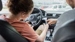 BEOGRAĐANKA KUPILA POLOVNJAKA PA SHVATILA DA SU JOJ VRATILI KILOMETRAŽU ZA 100.000! Jednim potezom razotkrila PREVARU!