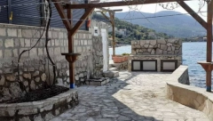 "RUSI SU MI DOŠLI DO VRATA..." Naša poznata pevačica ima velike probleme zbog kuće u Crnoj Gori: "Sve je propalo"