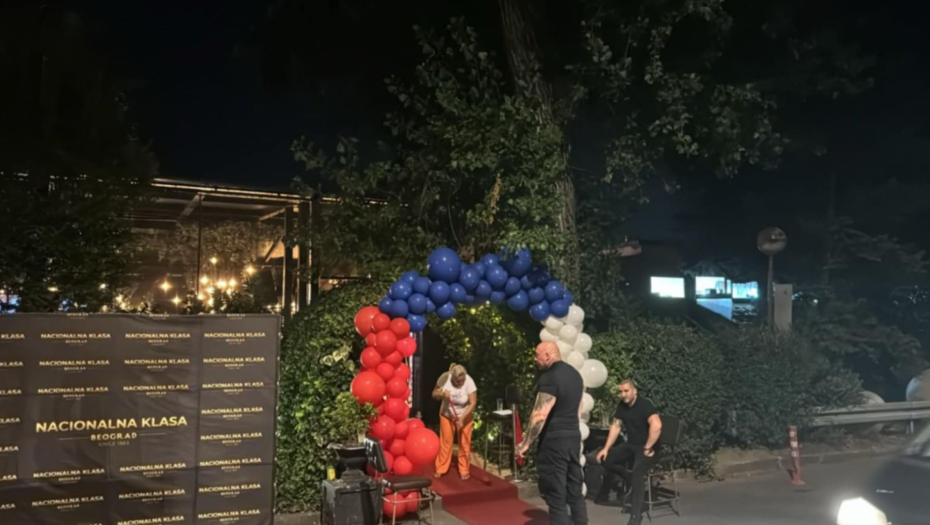 POZNATA PEVAČICA STIGLA NA ŽURKU KOD SPORTISTA! Tu je i ovaj folker, pokušao da izbegne medije, očekuje se i njen dolazak