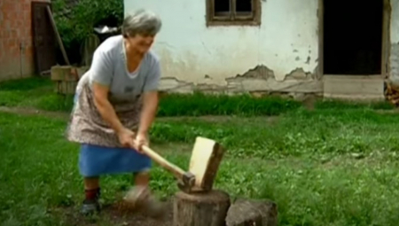 BABA JOKA SE UDAVALA 17 PUTA Prvi put se razvela zbog svekrve, sama je u opustelom selu - brine je samo jedna stvar!