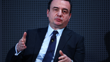 SRBI, BUDITE SREĆNI ŠTO VAS KURTI TERORIŠE Sraman napad islamista i albanskog lobiste na Srbiju i Vučića