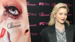 U ŠESTOJ DECENIJI IZGLEDA BOLJE OD DEVOJAKA Elizabet Benks oduševila pojavom na premijeri novog filma, svi su gledali u njenu haljinu!