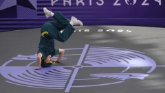 PA, OVA ŽENA SKAČE KAO KENGUR Zbog ove smejurije i nikad veće gluposti je Srbija ostale bez medalje u Parizu