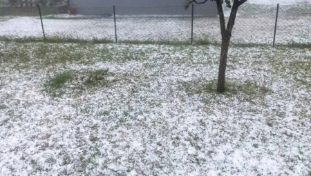 POGLEDAJTE HAOS OD NEVREMENA U SRBIJI Grad tukao po usevima, ulice Prijepolja pod vodom! (FOTO/VIDEO)