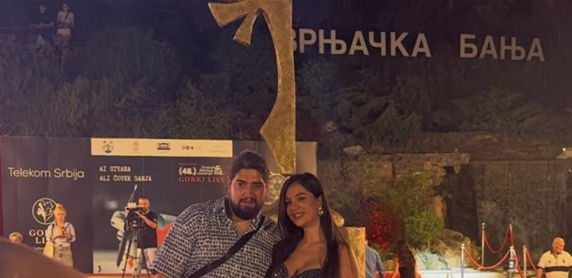 JOVIČIĆ RUKU POD RUKU SA VERENICOM Poznati režiser prošetao crvenim tepihom sa lepom glumicom, ovaj detalj privukao veliku pažnju