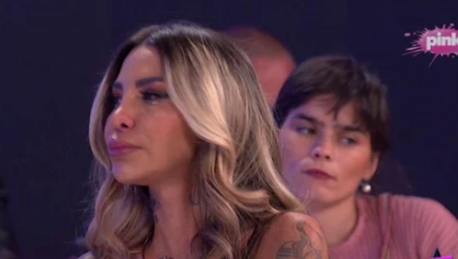 ANELI AHMIĆ GRCA U SUZAMA! Potpuno se slomila u uživo programu, muk u studiju!