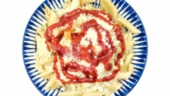 KREMASTA PASTA SA RENDANIM SIROM Bila je omiljeno jelo čuvenoj holivudskoj divi, a i dalje je izgledala besprekorno