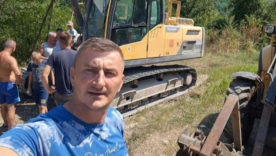 VUČIĆ UVEK DRŽI REČ Obećao Draganu da mašine stižu u ponedeljak, one stigle već danas! (FOTO)