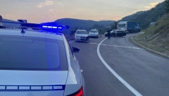 STRAVIČNA NESREĆA NA PUTU NOVI PAZAR - RIBARIĆE Sudarila se dva automobila, delovi rasuti po putu (FOTO)