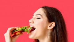 GORUŠICA JE NAJMANJI PROBLEM Evo šta se dešava sa našim telom kada se prejedemo, posledice nisu naivne