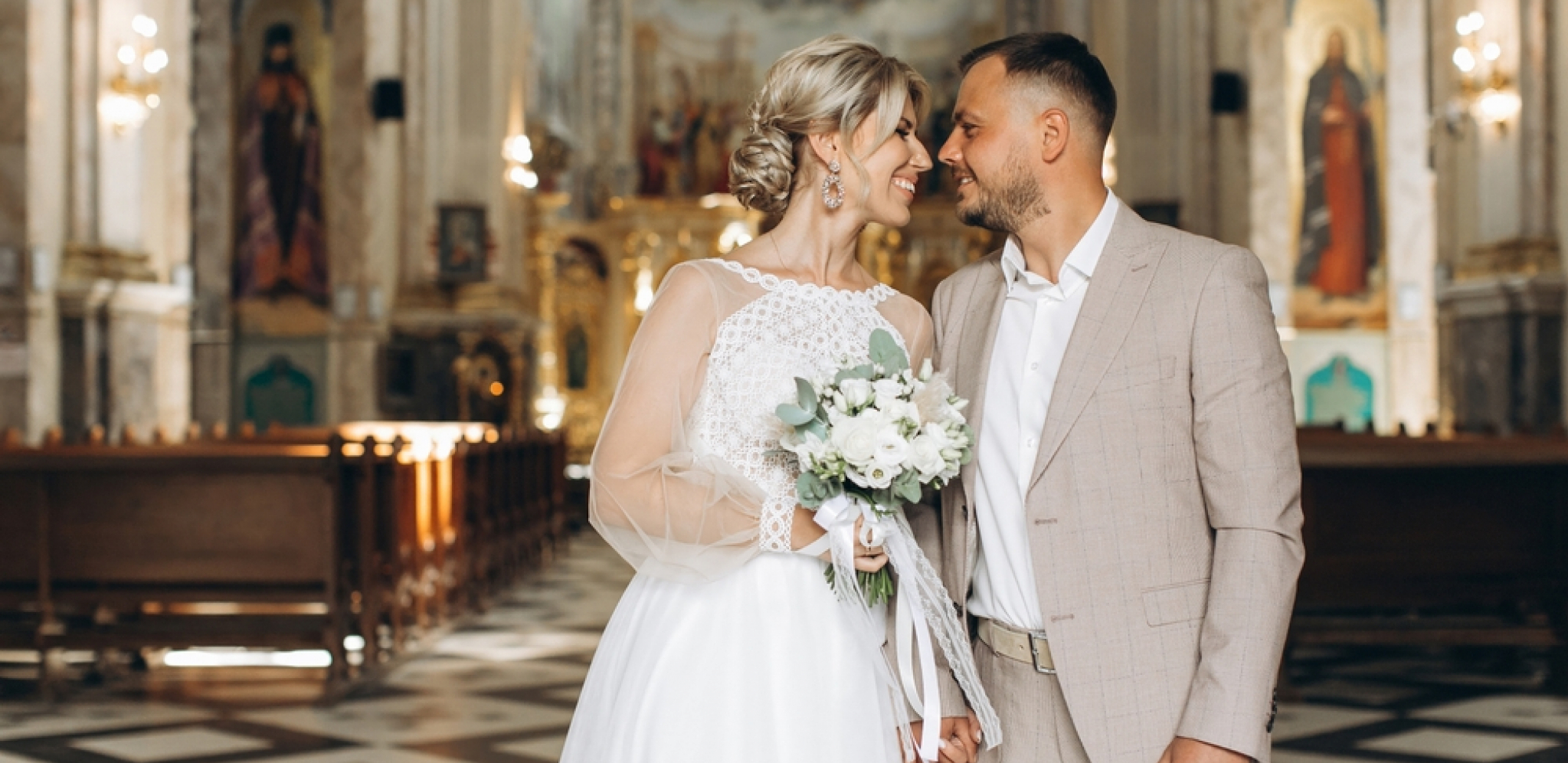 OSIM BELE, I OVA BOJA JE NEPOŽELJNA AKO STE GOST NA VENČANJU Prema verovanjima, osoba koja je nosi je imala vezu sa mladoženjom!