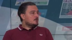 KAKAV TUPSON! “Ursula, ti grliš”: Opozicioni Tarzan hteo da napadne predsednicu Evropske komisije, pa ispao smešan! (FOTO)