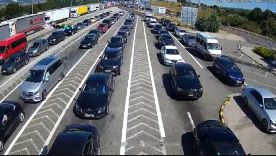 TOTALNI KOLAPS NA GRANIČNIM PRELAZIMA Za izlazak iz Srbije se čeka satima