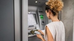 OVI LJUDI SU ZABORAVILI NA KEŠ Dnevno sa bankomata podignu milijardu evra!