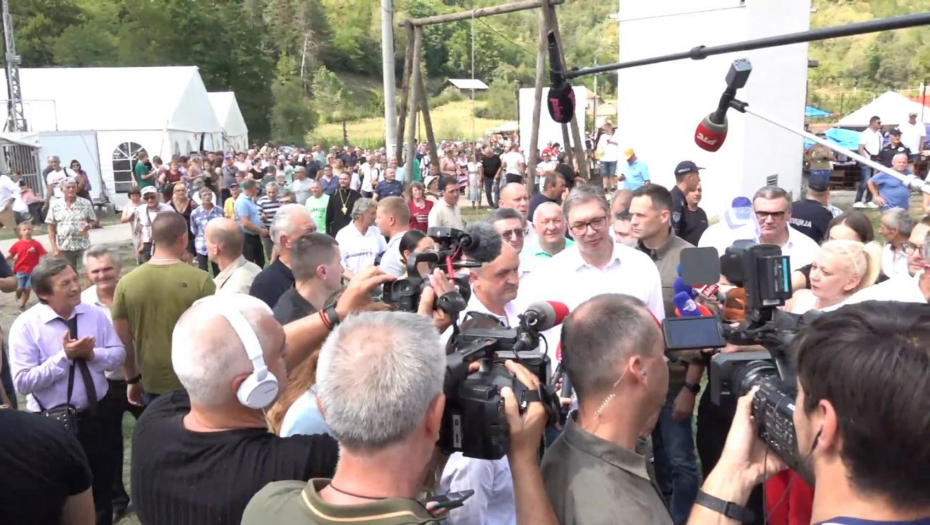 VUČIĆ O ĆUTINOJ NAJAVI DA PRIPREMA GRAĐANIMA PAKAO U SEPTEMBRU To određuje Bog gde ko ide - Polako, svako svoj posao!