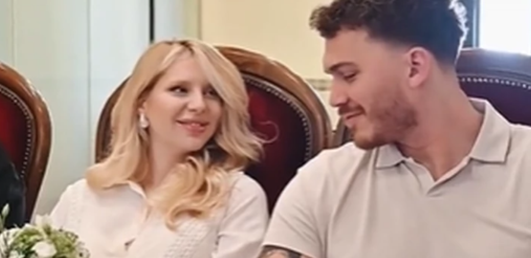 ISPLIVAO SNIMAK SA INTIMNOG VENČANJA NEMANJE VICE Trudna blogerka blista u venčanici, vaterpolista ne može da sakrije emocije