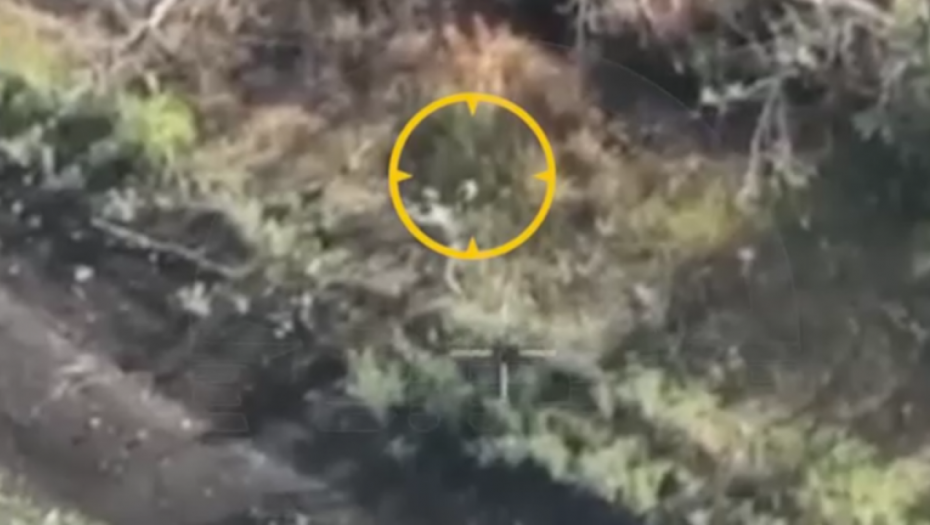 RUS ISKUNDAČIO UKRAJINSKI DRON-KAMIKAZU Šok snimak sa fronta, dron eksplodirao a onda je krenulo da PUCA (VIDEO)