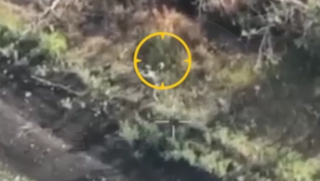 RUS ISKUNDAČIO UKRAJINSKI DRON-KAMIKAZU Šok snimak sa fronta, dron eksplodirao a onda je krenulo da PUCA (VIDEO)