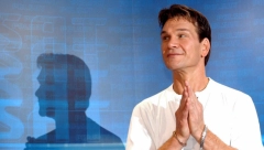 MAJKA I ŽENA GA TUKLE, UMRO U NAJVEĆIM MUKAMA, A BIO NAJVEĆI ZAVODNIK Životna priča slavnog glumca ledi krv u žilama