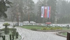 STRAVIČNO NEVREME RAZORILO ZLATIBOR! Voditeljka objavila snimak koji ledi krv u žilama, našla se usred haosa