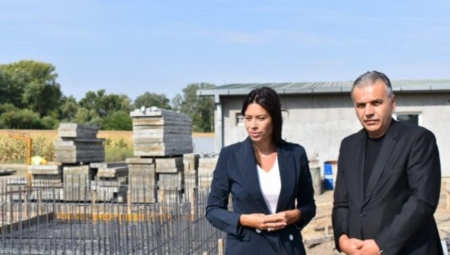 Vujović obišla radove na izgradnji postrojenja za preradu otpadnih voda u Sečnju