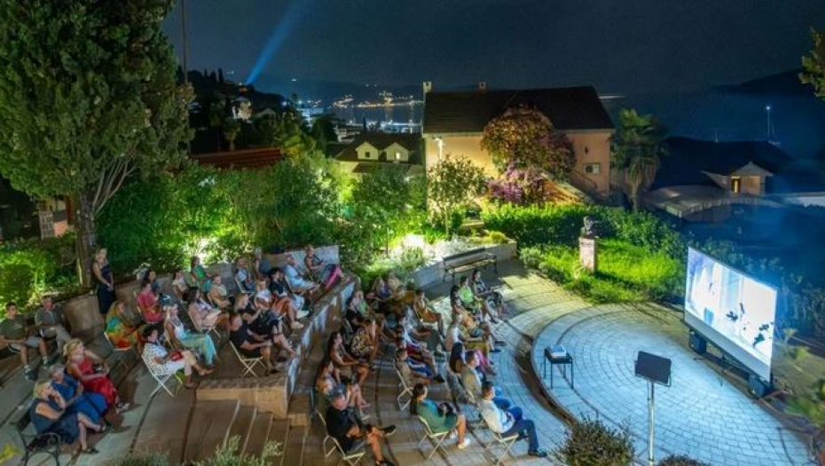 DO SADA NEISPRIČANA PRIČA O ŽIVOTU NAJVEĆEG SRPSKOG NAUČNIKA - Film "Bežično" posvećen Nikoli Tesli prikazan u Herceg Novom!