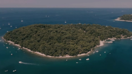OVO SE OSTRVO ZOVE MALA JUGOSLAVIJA: Bez struje, vode, turista (VIDEO)