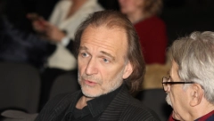 "OPALI JE AKO TI DA, A JA LEŽIM GO IZMEĐU NJENIH NOGU!" Naš poznati glumac otkrio skandalozne stvari sa snimanja, umešan i on!