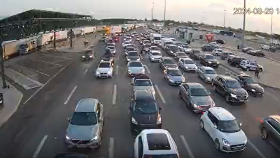 OPŠTI KOLAPS NA GRANICAMA Oni čekaju i po 4 sata