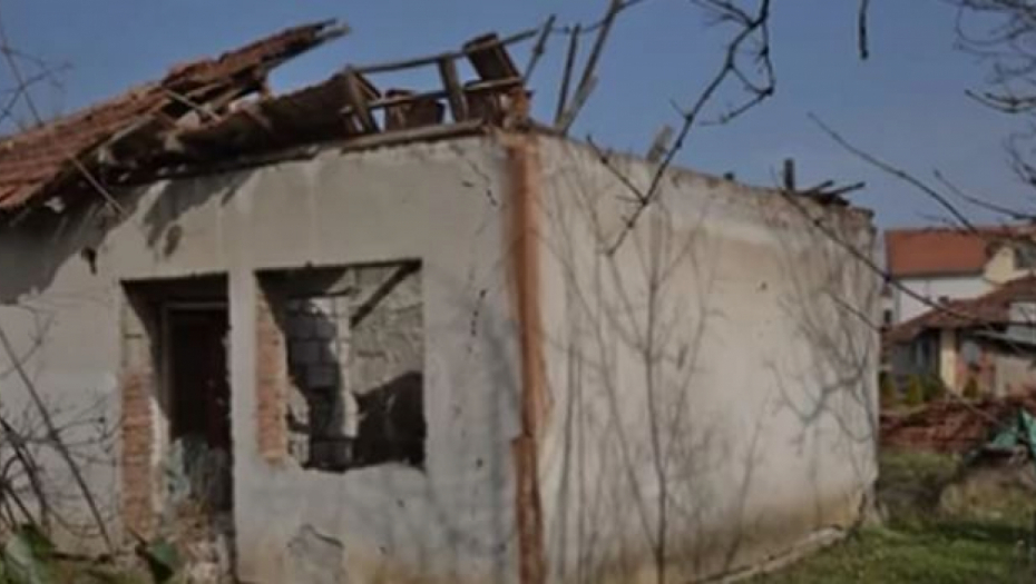 KUĆA NAPUŠTENA I U FAZI RASPADANJA Naša poznata pevačica je odrasla ovde, a danas uživa u luksuzu