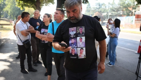 SUĐENJE UROŠU BLAŽIĆU Slomljeni roditelji sa strepnjom čekaju da ugledaju ubicu svoje dece (FOTO i VIDEO)