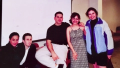 ZNATE LI KO JE DEVOJKA U CRNOM? Nekada studirala umetnost i španski jezik, a sada pleše u ritmu salse i cela planeta zna njeno ime